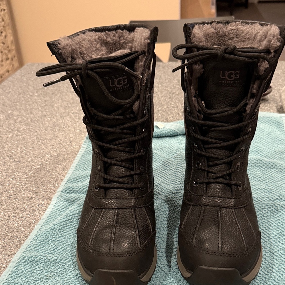 UGG Adirondack Boot III. 7.5 - Picture 3 of 10